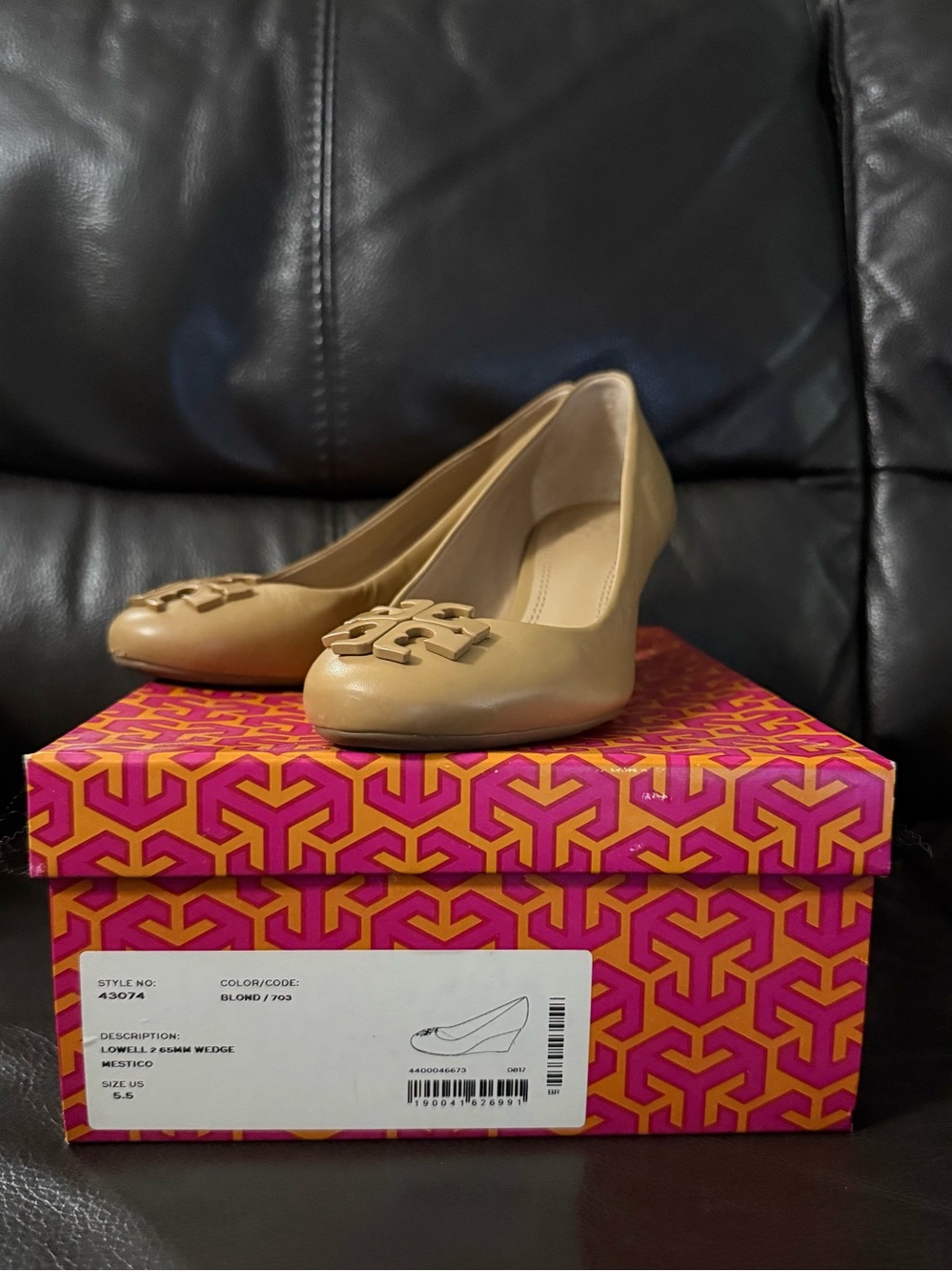 Tory Burch Blond Leather Wedge Pumps with Logo Medallion - Picture 2 of 8